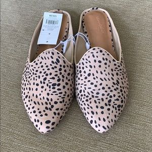 NWT - Universal Thread (Target) Mules